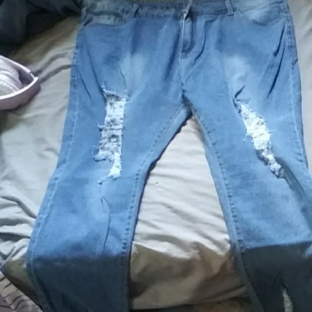 Destroyed Jeans